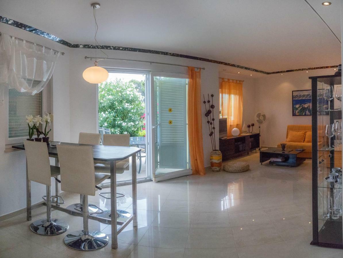 Apartment Annabela Banjol Екстериор снимка